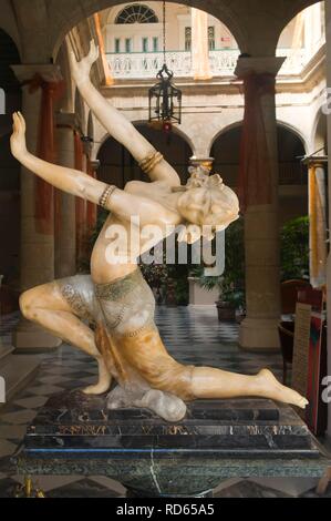 Statue de danseuse dans un hall de l'hôtel, La Vieille Havane, patrimoine mondial de l'UNESCO, Cuba Banque D'Images