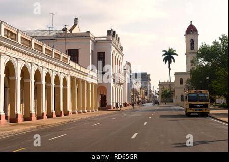 Parque Jose Marti, colonnades, Cienfuegos, Site du patrimoine mondial de l'UNESCO, Cuba Banque D'Images