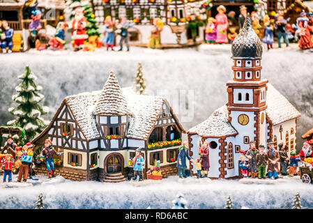 Salzbourg, Salzburger Christkindlmarkt maisons en pain d'épice Marché de Noël décorations dans l'Autriche. Banque D'Images