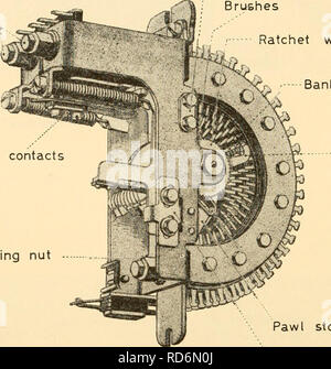 . Appareils électroniques pour la recherche biologique. Appareils électroniques et appareils ; biologie -- la recherche. Les écrous de réglage de l'aimant de l'écrou de réglage de la Banque contacts Interrupteurs de réglage du ressort de verrouillage Pinceaux 'â ¢ â-roue à rochet. Bani&Lt ; arrêt du cliquet d'essuyage contacts figure d'arrêt de l'induit (Uniselector 34,30 par courtoisie de J. Atkinson et Sir Isaac Pitman et fils, Ltd., de la téléphonie, 1948). Veuillez noter que ces images sont extraites de la page numérisée des images qui peuvent avoir été retouchées numériquement pour plus de lisibilité - coloration et l'aspect de ces illustrations ne peut pas parfaitement ressembler à l'original wor Banque D'Images