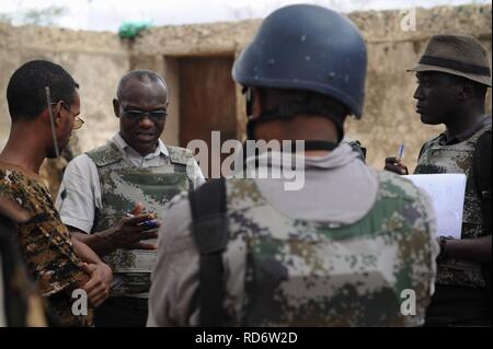 L'AMISOM Unité Humanitaire aujourd'hui a effectué une évaluation de Bulo Burte ville dans la région de Hiraan somalie. L'équipe a parlé à plusieurs groupes de la société civile tandis que sur le terrain et s'est rendu dans différents domaines (14711429710). Banque D'Images