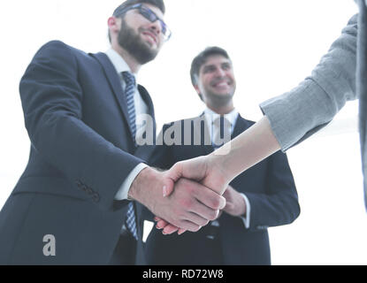 Close-up of business people shaking hands Banque D'Images