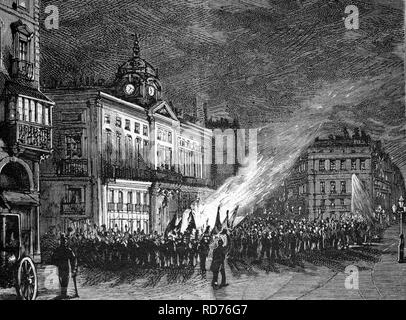 La combustion de la German armoiries sur la Puerta del Sol, Madrid, Espagne, illustration historique, vers 1886 Banque D'Images