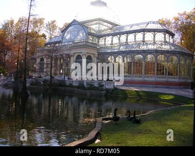 Andy Goldsworty en el palacio de cristal. Banque D'Images