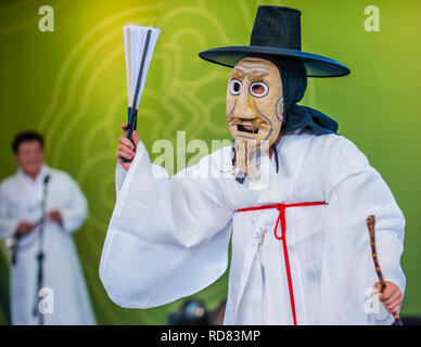 ANDONG , CORÉE DU SUD - OCT 01 : acteurs effectuant les traditinal Maskdance coréen à Andong Corée du Sud, le 01 octobre 2018 , le festival il Maskdance Banque D'Images