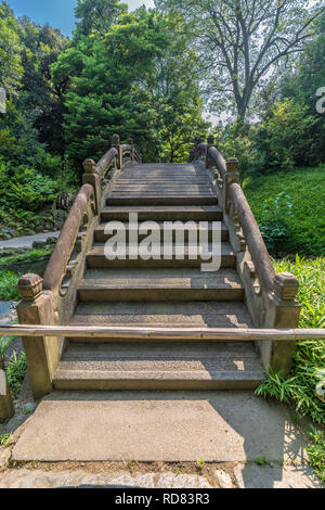 Tokyo, Bunkyo Ward - Août 04, 2018 : Engetsu-kyo Pont de pierre, à jardin Koishikawa Korakuen Banque D'Images