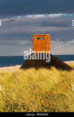 Bird hide , créé par Birdwatch Ireland pour étudier et suivre sterne naine (Sterna albifrons) colonie ,espèces indicatrices des changements climatiques Banque D'Images