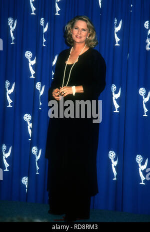 PASADENA, CA - le 19 septembre : L'actrice Sharon Gless assiste à la 45e Primetime Emmy Awards le 19 septembre 1993 à Pasadena Civic Auditorium à Pasadena, en Californie. Photo de Barry King/Alamy Stock Photo Banque D'Images