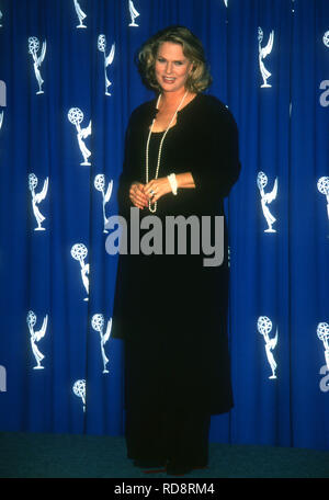 PASADENA, CA - le 19 septembre : L'actrice Sharon Gless assiste à la 45e Primetime Emmy Awards le 19 septembre 1993 à Pasadena Civic Auditorium à Pasadena, en Californie. Photo de Barry King/Alamy Stock Photo Banque D'Images