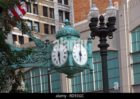 Horloge de style vintage dans le centre-ville de Chicago, il, États-Unis Banque D'Images