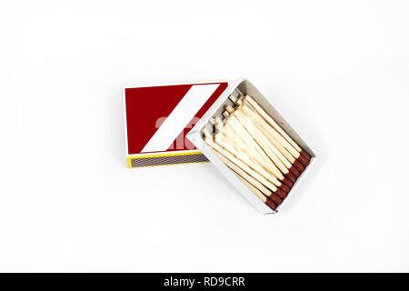 Photo de l'ouverture correspond dans une boîte. Isolé sur le fond blanc. Banque D'Images