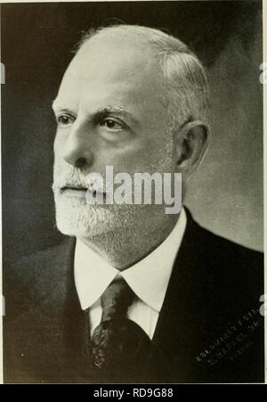 . L'examen de Cuba. Le c v a r i li : r i e n. Senor Don Sebastian Gelabert, secrétaire au Trésor de Cuba. Président de la Mission commerciale cubaine actuellement aux États-Unis. (Gracieuseté de •Bulletin de l'Union panaméricaine."). Veuillez noter que ces images sont extraites de la page numérisée des images qui peuvent avoir été retouchées numériquement pour plus de lisibilité - coloration et l'aspect de ces illustrations ne peut pas parfaitement ressembler à l'œuvre originale.. Munson Steamship Line. New York : Munson Steamship Line Banque D'Images