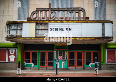 Cinéma, fermé sur 'Shine'. Auburn, New York. Banque D'Images