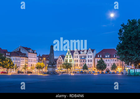 ERFURT, ALLEMAGNE - circa 2018, mars : le ring avec l'Obélisque à Erfurt, Allemagne Banque D'Images