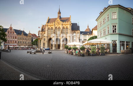 ERFURT, ALLEMAGNE - circa 2018, mars : Le Fischmarkt et Rathaus de ville d'Erfurt, Thuringe, Allemagne Banque D'Images