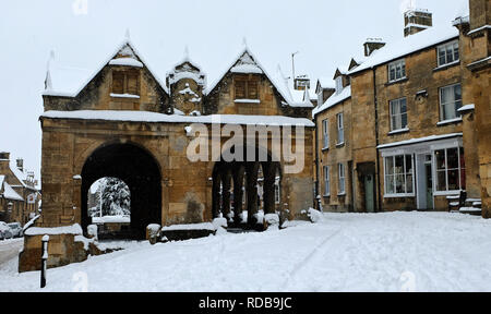 High Street, Chipping Campden Gloucestershire Cotswolds en hiver neige Banque D'Images