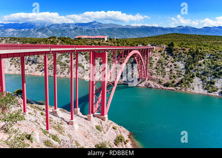 Pont du Chemin de fer rouge sur le canal. Zadar, Croatie. Banque D'Images