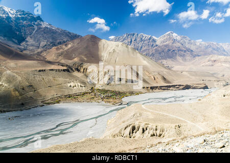 Village dans la région de Mustang Tiri et la rivière Kali Gandaki, Kagbeni, Circuit de l'Annapurna, Népal Banque D'Images