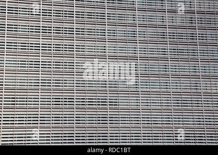 Immeuble de bureaux modernes mur fait de métal et de verre. Banque D'Images