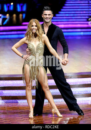 Stacey Dooley et Aljaz Skorjanec poser pour les photographes pendant un photocall avant la soirée d'ouverture de la Strictly Come Dancing Tour 2019 à l'Arena, Birmingham à Birmingham. Photo date : Jeudi 17 Janvier, 2019. Crédit photo doit se lire : Aaron Chown/PA Wire Banque D'Images