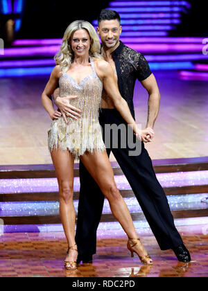 Faye Tozer et Giovanni Pernice poser pour les photographes pendant un photocall avant la soirée d'ouverture de la Strictly Come Dancing Tour 2019 à l'Arena, Birmingham à Birmingham. Photo date : Jeudi 17 Janvier, 2019. Crédit photo doit se lire : Aaron Chown/PA Wire Banque D'Images