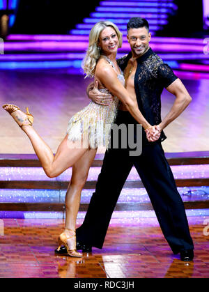 Faye Tozer et Giovanni Pernice poser pour les photographes pendant un photocall avant la soirée d'ouverture de la Strictly Come Dancing Tour 2019 à l'Arena, Birmingham à Birmingham. Photo date : Jeudi 17 Janvier, 2019. Crédit photo doit se lire : Aaron Chown/PA Wire Banque D'Images