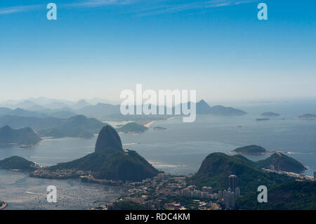 Vue paysage de Pain de Sucre (Pão de Açúcar) et la baie de Guanabara, Rio de Janeiro, Brésil Banque D'Images