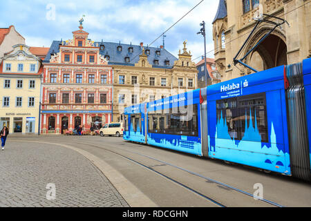 ERFURT, ALLEMAGNE - circa 2018, mars : Le Fischmarkt et Rathaus de ville d'Erfurt, Thuringe, Allemagne Banque D'Images