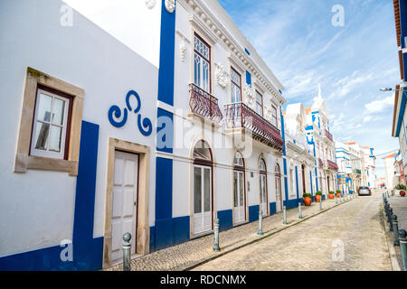 Centre culturel Jaime Lobo E Silva, Ericeira centre-ville. Ericeira est une paroisse civile et station balnéaire/communauté de pêcheurs sur la côte ouest de la por Banque D'Images