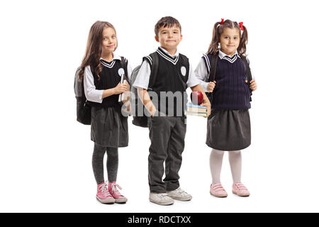 Portrait d'écoliers en uniforme posant isolé sur fond blanc Banque D'Images