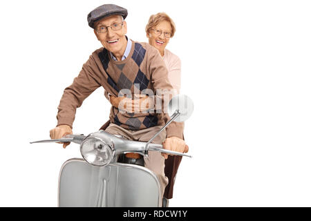 Happy Senior couple riding a vintage motorbike isolé sur fond blanc Banque D'Images