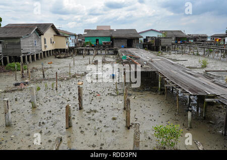 Un authentique village de pêcheurs chinois à Kampung Bagan Sungai Lima, la Malaisie - Kampung Bagan Sungai Lima est situé sur la rivière cinquième de la vi Banque D'Images