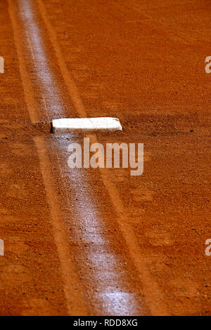 Baseball base et marqué dans la ligne de base diamond Banque D'Images