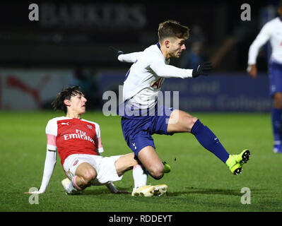 Manchester, Angleterre - 17 janvier : Maurizio Pochettino de fils de Tottenham Hotspur Tottenham Hotspur Manager pendant la jeunesse FA Quatrième ronde match entre Arsenal et Tottenham Hotspur à Meadow Park Stadium sur 17 janvier 2019 à Manchester, Royaume-Uni. Action Sport Crédit photo FA Premier League Ligue de football et les images sont soumis à licence DataCo usage éditorial seulement aucune utilisation non autorisée avec l'audio, vidéo, données, listes de luminaire (en dehors de l'UE), club ou la Ligue de logos ou services 'live'. En ligne De-match utilisation limitée à 45 images ( +15 en temps supplémentaire). Aucune utilisation d'émuler des images en mouvement. Aucune utilisation de b Banque D'Images