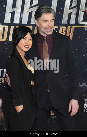 New York, NY, USA. 17 Jan, 2019. Darah Trang et Anson Mount à la Star Trek : Découverte de Saison 2 Premiere à Conrad à New York le 17 janvier 2019. Crédit : John Palmer/media/Alamy Punch Live News Banque D'Images