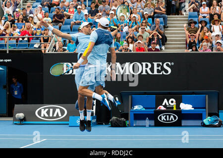 Melbourne, Australie. 18 janvier, 2019. Bob et Mike Bryan célèbrent à l'Australian Open 2019 Tournoi de tennis du Grand Chelem à Melbourne, Australie. Frank Molter/Alamy live news Banque D'Images