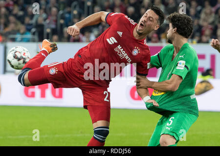 Düsseldorf, Deutschland. 13 Jan, 2019. Sandro Wagner (à gauche) remporte le match contre Tobias STROBL (MG), action, duels, Telekom Cup football, Bayern Munich (M) - Borussia Mönchengladbach (MG) 4 : 2, iE le 13/01/2019 à Düsseldorf/Allemagne. Utilisation dans le monde entier | Credit : dpa/Alamy Live News Banque D'Images