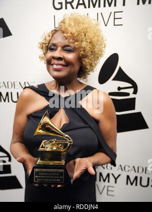 Los Angeles, CA, USA. 17 Jan, 2019. L'acteur musicien - THELMA HOUSTON, honoré au Grammy Museum, Los Angeles, CA, USA, le 17 janvier 2019. Mme Houston est une chanteuse et actrice. Elle a obtenu un premier succès en 1977 avec son enregistrement de ''Don't me quitter de cette façon'', qui a remporté le Grammy de la Meilleure Performance Vocale R&B. Il y a 25 ans jour pour jour, Mme Houston a perdu son Grammy Award dans le terrible tremblement de terre de Northridge. Scott Goldman, directeur artistique pour le Grammy Muesum, a remis à Mme Houston avec un Grammy award de remplacement. Mme Houston effectué quelques-uns de ses plus grands bonjour Banque D'Images