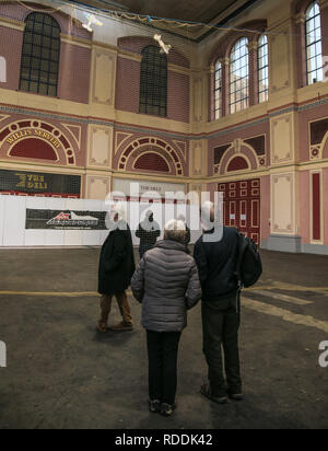 Londres, Royaume-Uni. 18 janvier, 2019. L'ingénierie des modèles Londres Exposition montre l'éventail complet de la modélisation de l'ingénierie des modèles traditionnels, les locomotives à vapeur et les moteurs de traction jusqu'à la cuisine plus moderne, y compris des camions, bateaux, avions et hélicoptères comme sur "The One Show".Plus de plus de 50 clubs et associations étaient présents, voir de leurs membres travaillent et sont en concurrence pour remporter le prestigieux bouclier de la société. Au total, près de 2 000 modèles sont exposés.@Paul Quezada-Neiman/Alamy Live News Crédit : Paul/Quezada-Neiman Alamy Live News Banque D'Images