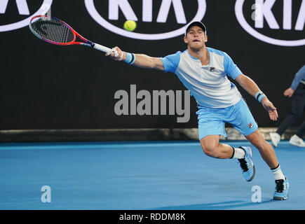 Melbourne, Australie. 18 janvier, 2019. Diego Schwartzman de l'Argentine renvoie la balle pendant le masculin 3ème match contre Tomas Berdych de la République tchèque à l'Open d'Australie à Melbourne, Australie, le 18 janvier 2019. Credit : Bai Xuefei/Xinhua/Alamy Live News Banque D'Images