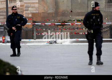 Prague, République tchèque. 18 janvier, 2019. Confirmer que la police, l'homme né en 1964, versé sur lui et combustibles s'est immolé par le feu sur la place Venceslas de Prague, en République tchèque, le 18 janvier 2019. Son visage et ses mains sont brûlées. Credit : Ondrej Deml/CTK Photo/Alamy Live News Banque D'Images