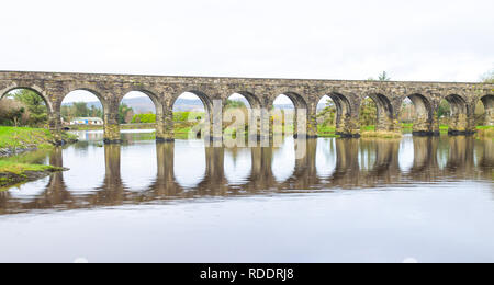 Ballydehob 12 pont construit en pierre voûtée ou viaduc de chemin de fer de West Cork Irlande Banque D'Images