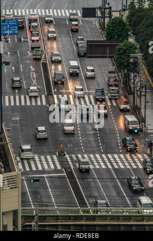 Tokyo, Chuo Ward - Août 13, 2018 jour de pluie jour : Vue aérienne de Ginza routes. Du haut de la Ginza Tokyu Plaza Mall Banque D'Images