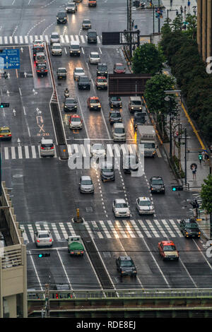 Tokyo, Chuo Ward - Août 13, 2018 jour de pluie jour : Vue aérienne de Ginza routes. Du haut de la Ginza Tokyu Plaza Mall Banque D'Images