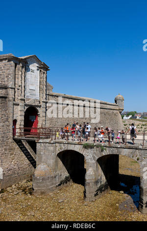 L'entrée de la citadelle de Port-Louis (Bretagne, nord-ouest de la France), l'immeuble situé à l'entrée du port de Lorient. Nous pouvons trouver e Banque D'Images