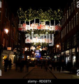 La lumière de Noël 2017 afficher plus de Earlham Street de Seven Dials, Londres, Royaume-Uni. Banque D'Images