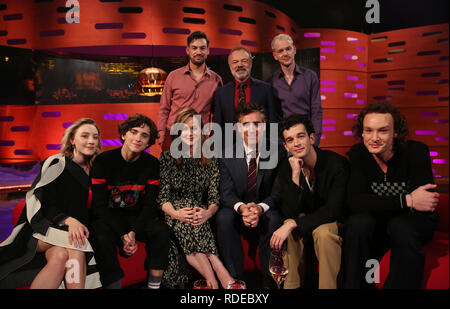 (Rangée arrière de gauche à droite) Ross MacDonald, de l'hôte Graham Norton et Adam Hann, (première rangée de gauche à droite) Saoirse Ronan, Timothée Chalamet, Laura Linney, Stephen Mangan, Matthew Healy et George Daniel pendant le tournage pour le Graham Norton Show à BBC Television Centre 6 Studioworks, Wood Lane, Londres, pour être diffusé sur BBC One le vendredi soir. PRESS ASSOCIATION. Photo date : Jeudi 17 Janvier, 2019. Crédit photo doit se lire : PA au nom de tant d'images satellite Banque D'Images