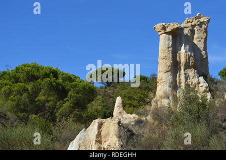 Une image de la falaise appelé, les Orgues dlle-sur-Tet dans le sud de la France pour une journée ensoleillée. Banque D'Images