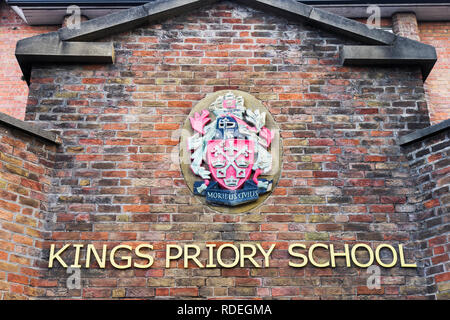 Une entrée à l'école à Tynemouth Priory Kings, UK qui était autrefois les rois de l'école et l'alma mater de Stan Laurel, Ridley Scott, Jason Platon.. Banque D'Images