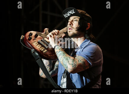 L'Autriche, Nickelsdorf - 15 juin, 2018. Le groupe Avenged Sevenfold effectue un concert live au cours de l'Austrian music festival Nova Rock Festival 2018. Ici guitariste Zacky Vengeance est vu sur scène. (Photo crédit : Gonzales Photo - Synne Nilsson). Banque D'Images